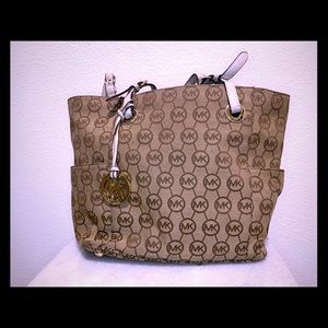 100% Authentic MK Bag. Good Condition